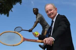 Rod Laver next to a statue of himself