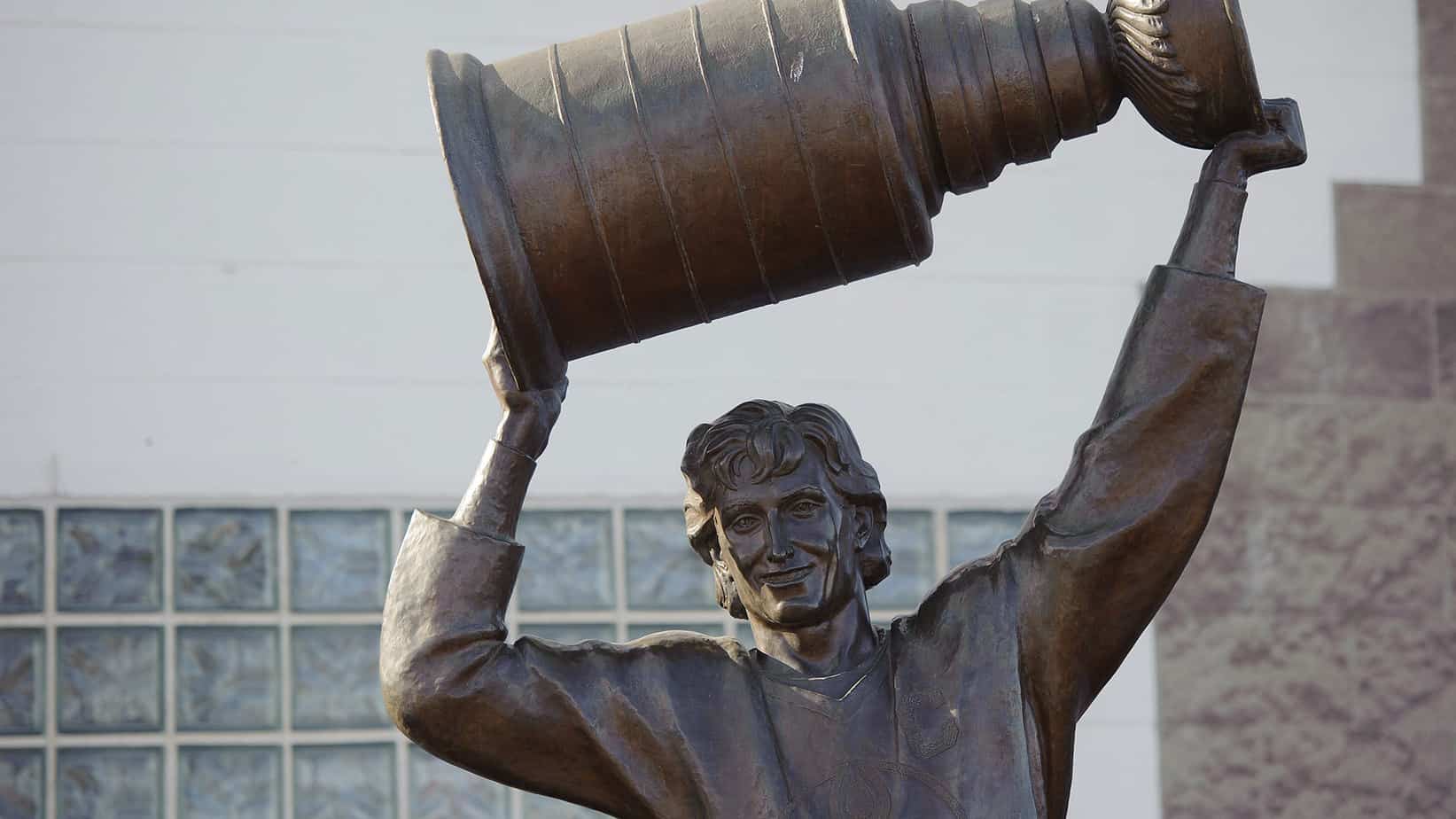 Wayne Gretzky Statue