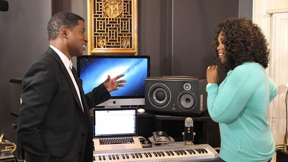 Babyface giving tour of his home-studio to Oprah Winfrey