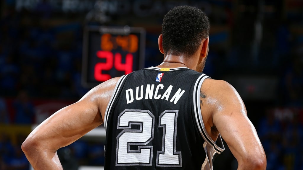 Tim Duncan with no. 21 jersey