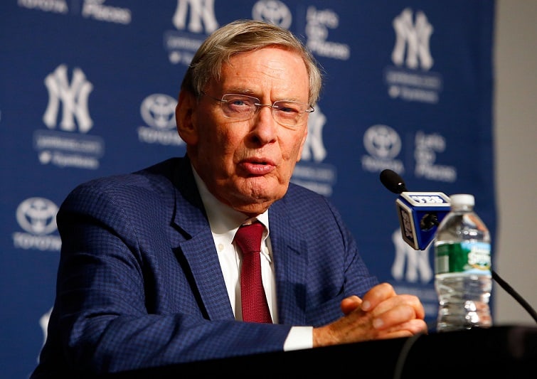 Bud Selig Speaking in a event.