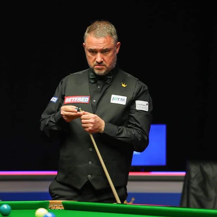 Stephen Hendry during a snooker match