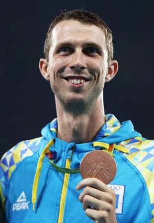 Bohdan Bondarenko with Gold Medal