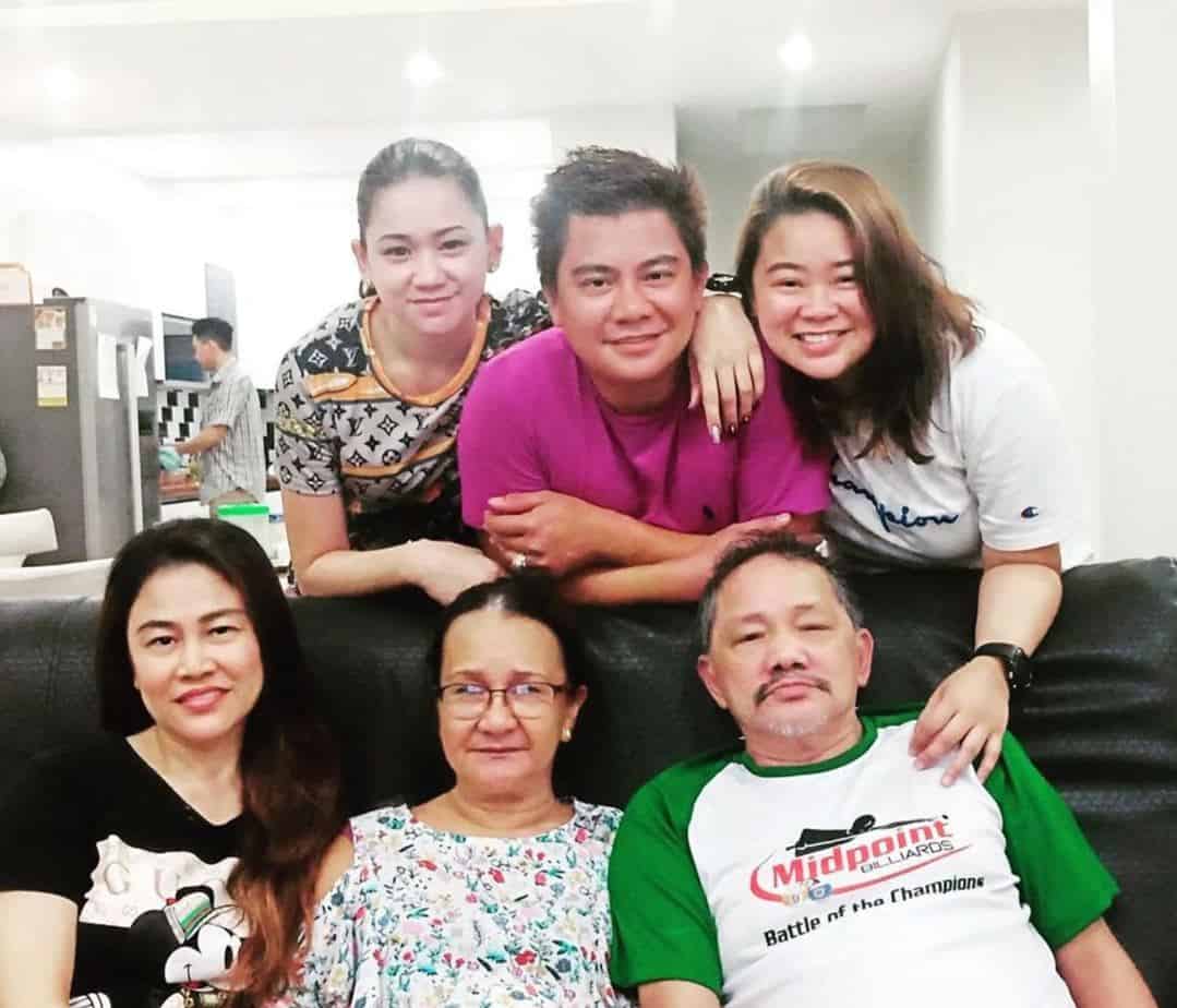 Efren Reyes with his family