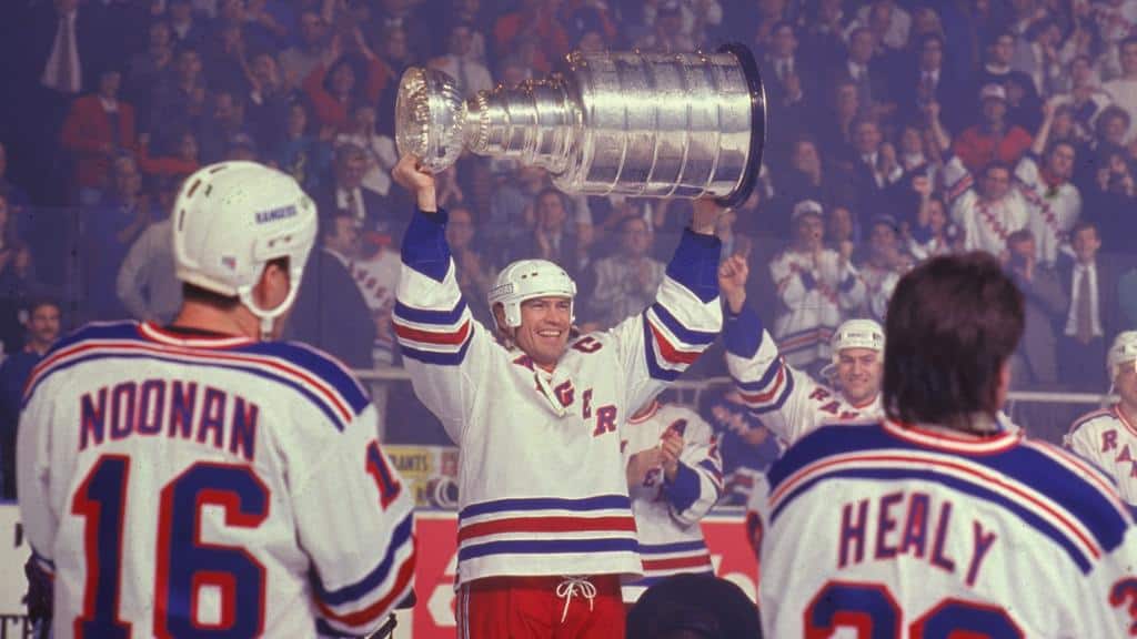 Mark-Messier-holding-a-trophy-after-a-win