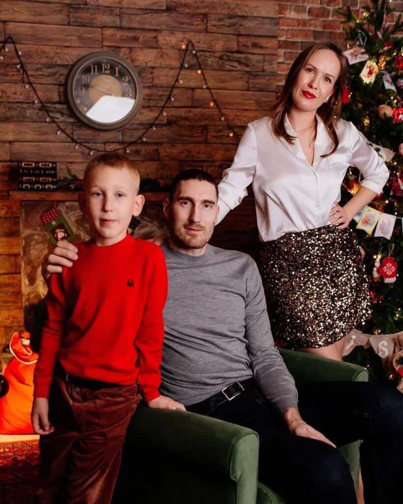 Maxim-Mikhaylov-posing-with-his-family