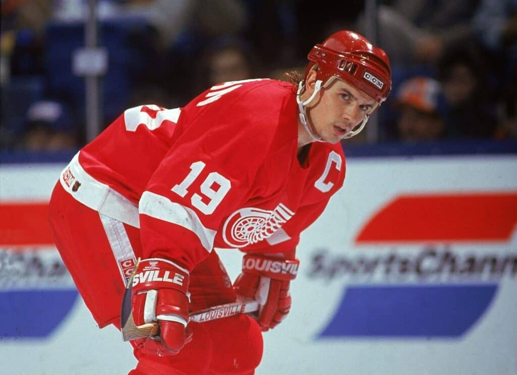 Steve-Yzerman-playing-for-Red-Wings