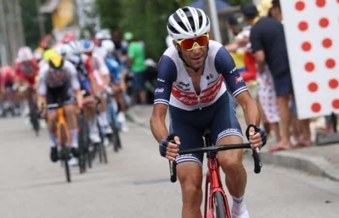 Vincenzo-Nibali-at-a-cycling-event