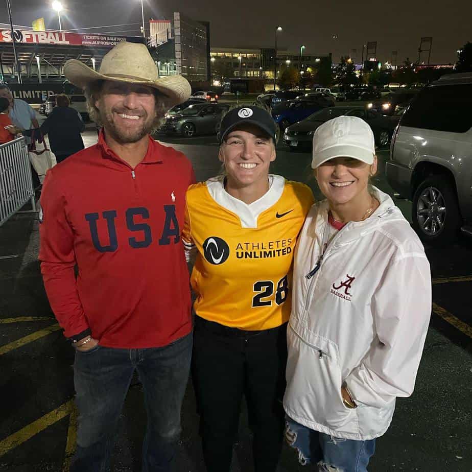Hailey-McCleney posing with her parents
