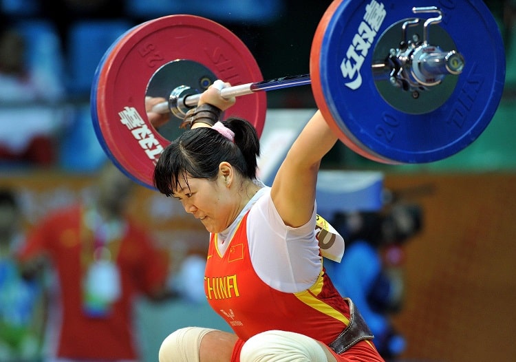 Liu-Chunhong-during-a-weightlifting-match