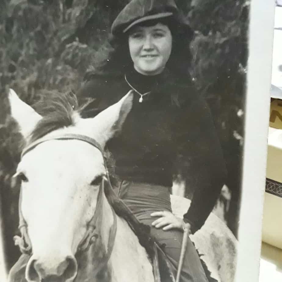 Marina Lezcano riding a horse in her young days