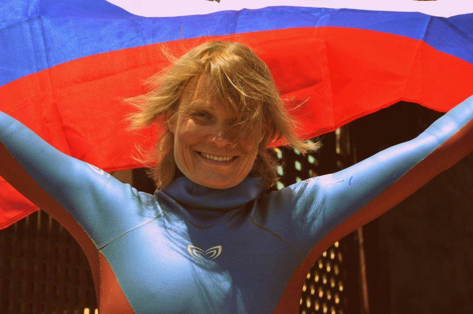 Natalia Molchanova waves the Russian flag