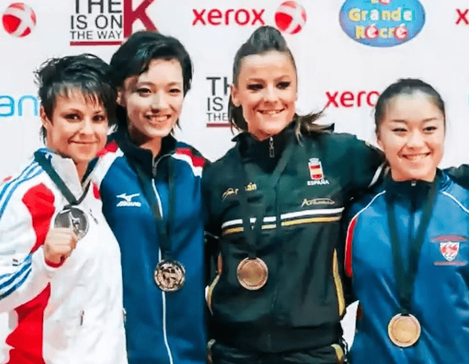 rika_usami_with_a_gold_medal