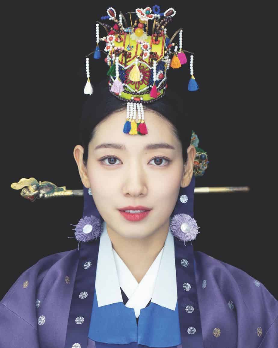 Park Shin-hye in a traditional attire