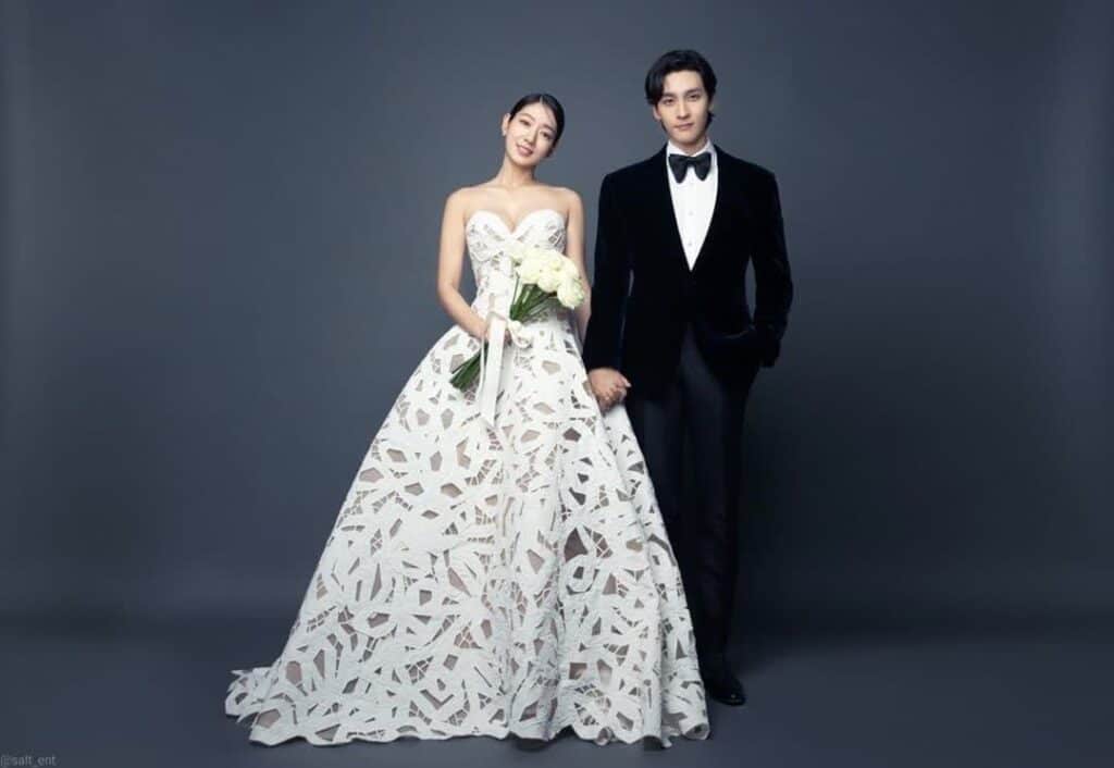 Pre-wedding-image-of-Park-Shin-hye-and-Choi-Tae-joon