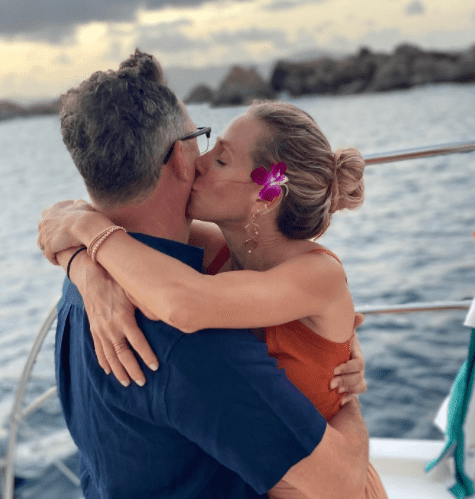 Heather Helm gives a kiss to her husband Matthew Lillard.