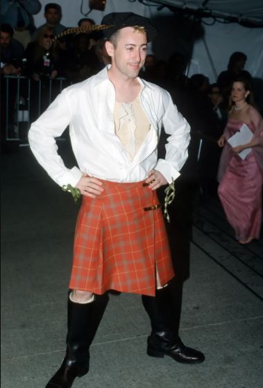 Alan Cumming at the 2001 Met Gala. (source Getty Image)