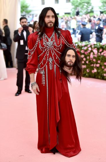Jared Leto stunned the 2019 Met Gala with his head accessory (source: Popsugar)