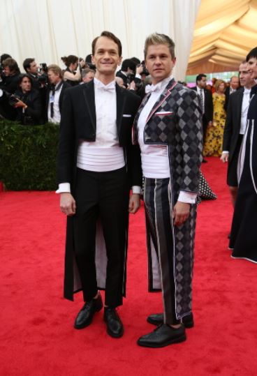 Neil Patrick Harris and David Burtka at the 2014 Met Gala event (source Uniform of Man)