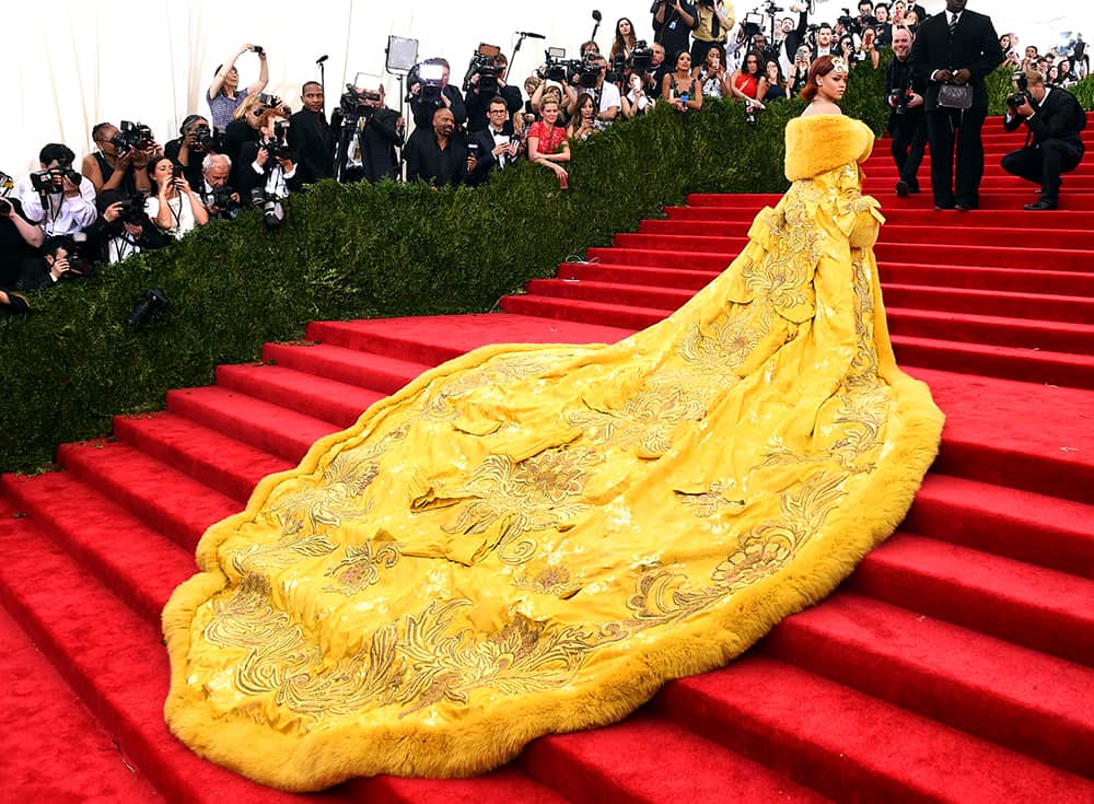 Rihanna in the chinese designer Guo Pei's dress (source: Hashtag Legend)