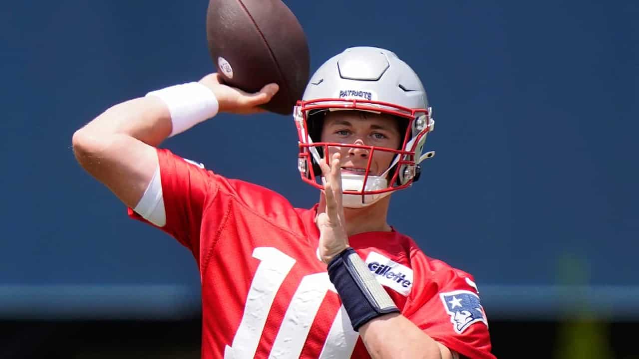 https://www.nfl.com/news/patriots-qb-mac-jones-made-significant-strides-this-offseason-with-disciplined-d