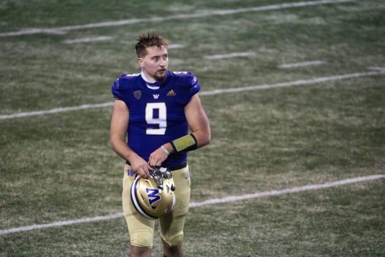 Washington Huskies: Who Is Dylan Morris Girlfriend Samm Stackle? Wikipedia Age Height And Parents