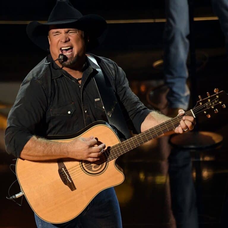 Has Garth Brooks Done Surgery? What Happened To Him – Illness And Health Update 2022