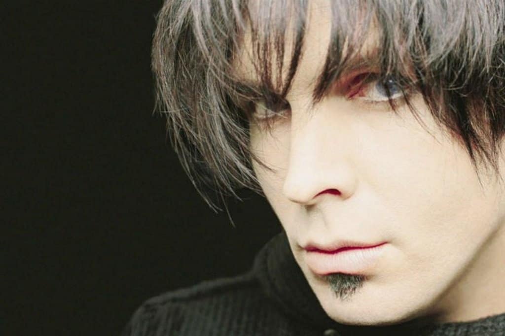 Garth Brooks disguised as Chris Gaines. (Source: Riverfront Times)