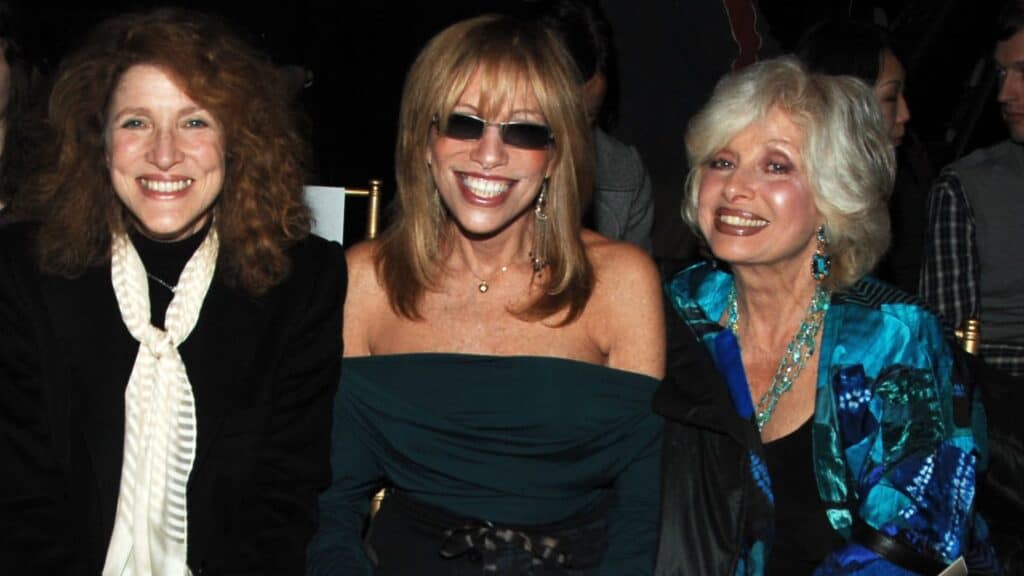 Carly Simon Loses Both Sisters to Cancer: Broadway Composer Lucy Simon And Opera Singer Joanna Simon Die One Day Apart
