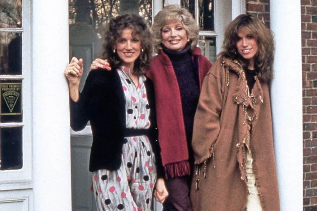 Carly Simon Pays Tribute to Her Two Sisters