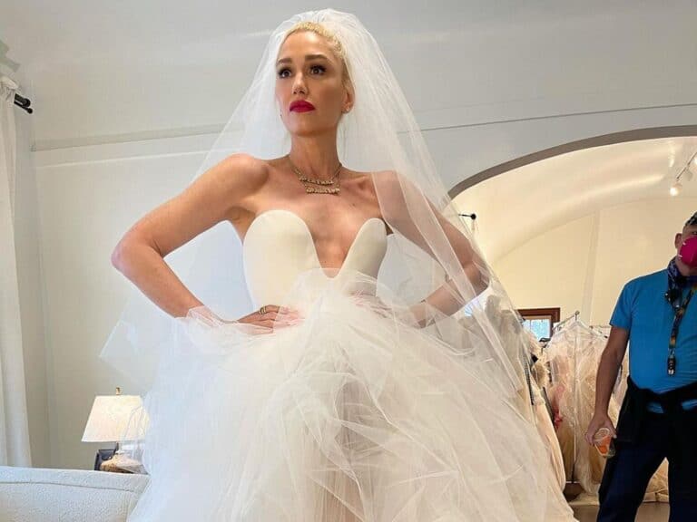 Gwen Stefani Changed Her Last Name To Shelton, When Did She Get Married? Wedding Dress Pictures,