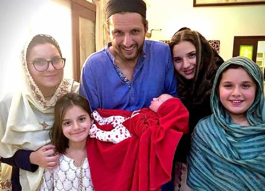 Shahid Afridi daughters five