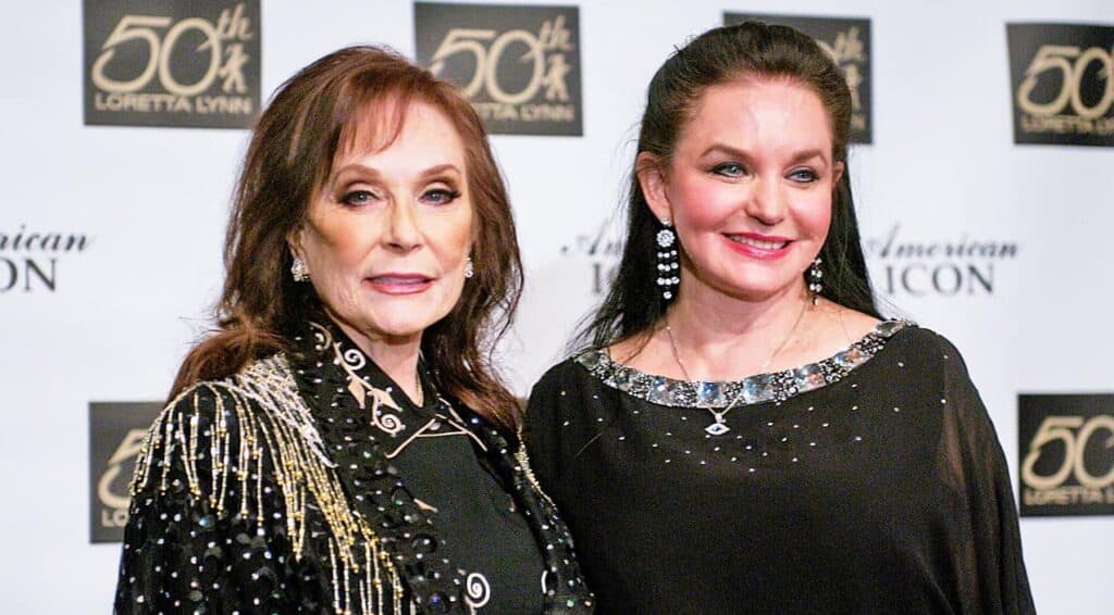 Sister duo Crystal Gayle and Loretta Lynn 