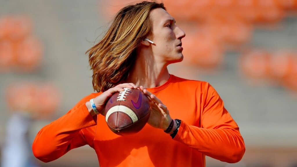 Trevor Lawrence’s Longtime Hairstylist Gives 1 Piece of Advice for Whoever Cuts the QB’s Hair in Jacksonville