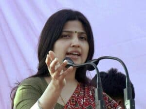dimple yadav adds colour to sp campaign