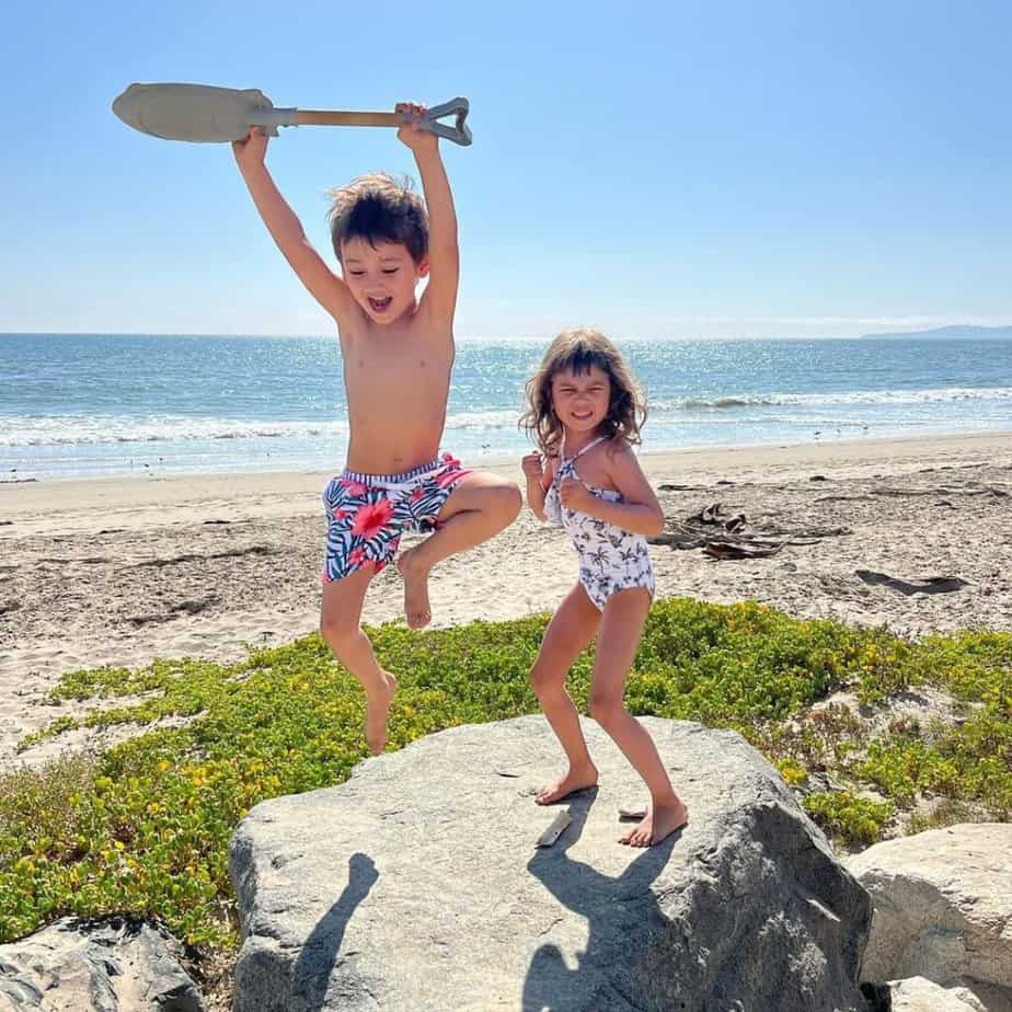 Rob Dyrdek's two kids in beach