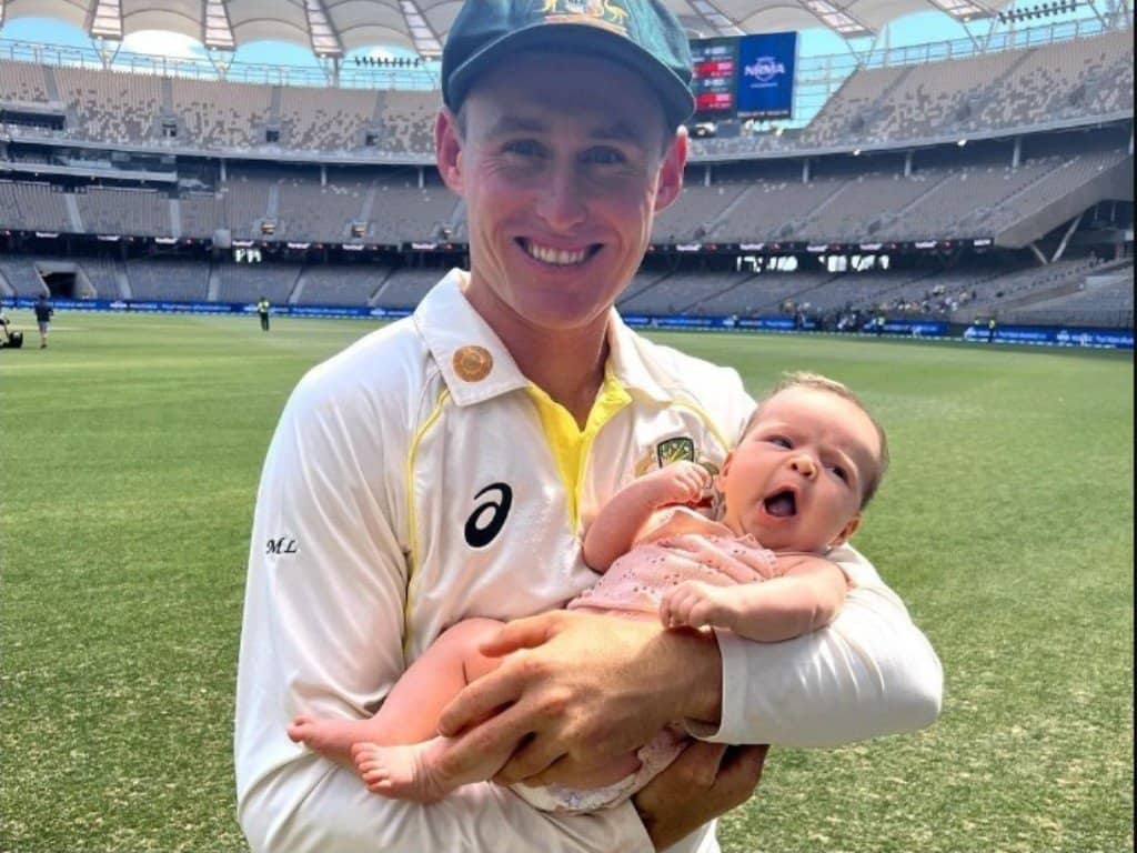 Marnus with his daughter in a Test Match