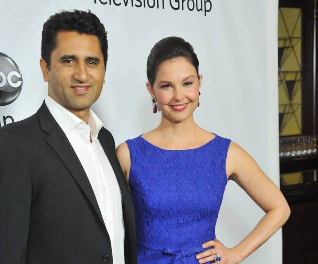 Cliff Curtis with his wife at award show.