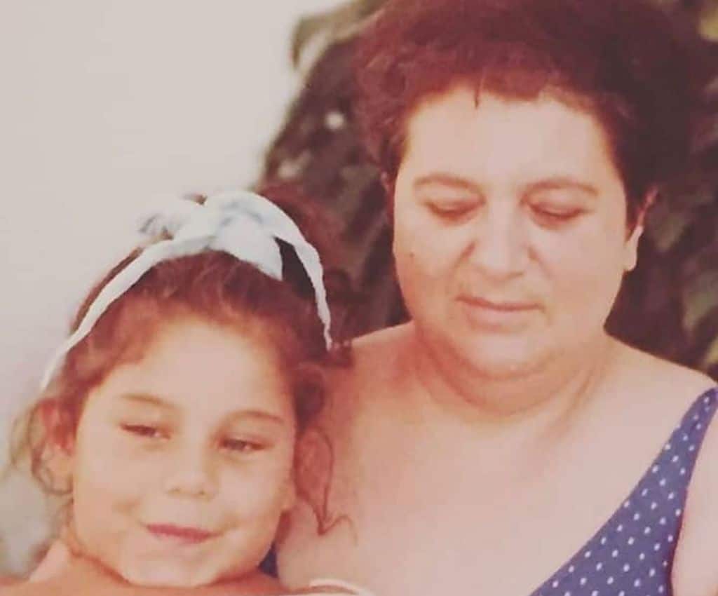 Pepón Nieto posted an old photo of his mother and sister.