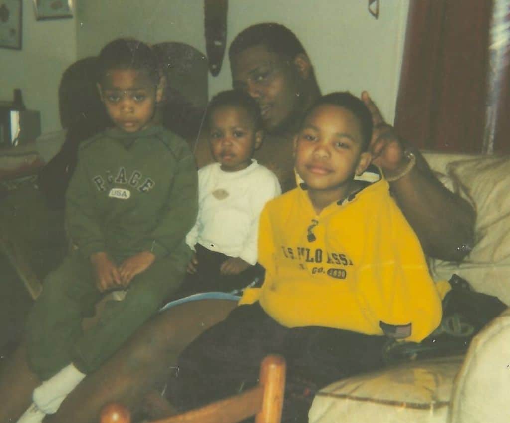 Orlando Brown Jr.'s old photo with his Father and siblings. 
