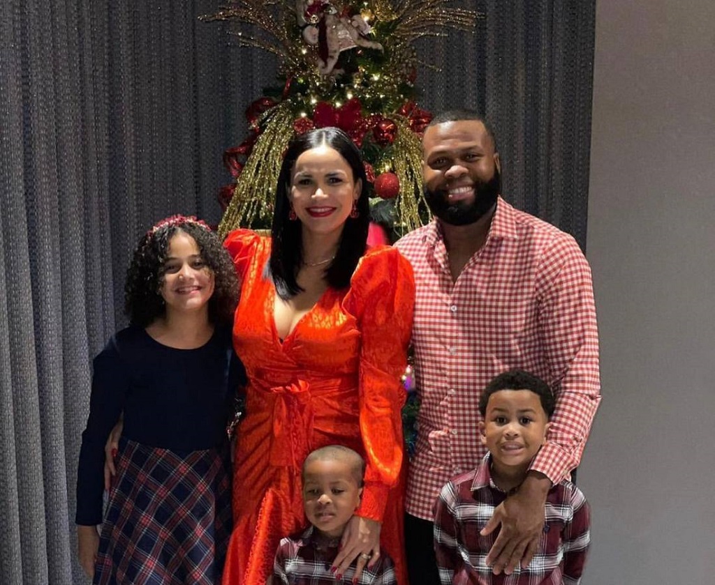 Manuel Margot Picture with his family celebrating Christmas(Source: Instagram)