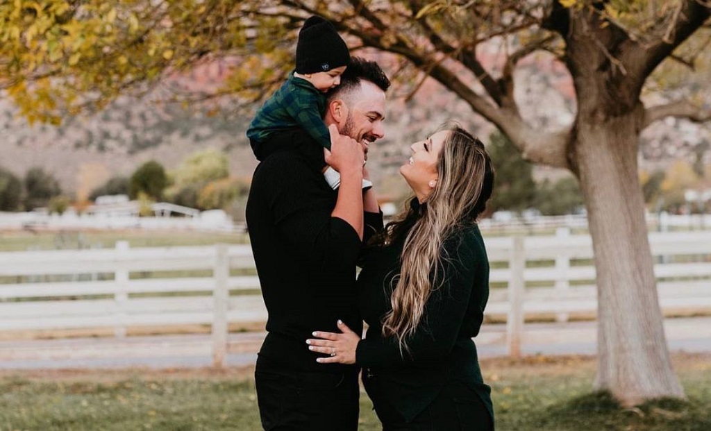 Kris Bryant's picture with his beautiful family of three.