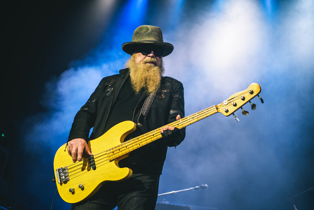 dusty hill playing guitar