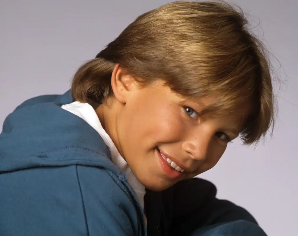 Jonathan Taylor Thomas posing for a picture